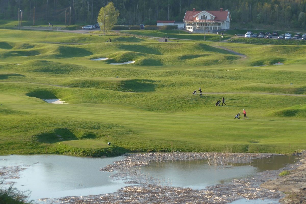 average time to golf 9 holes with a cart